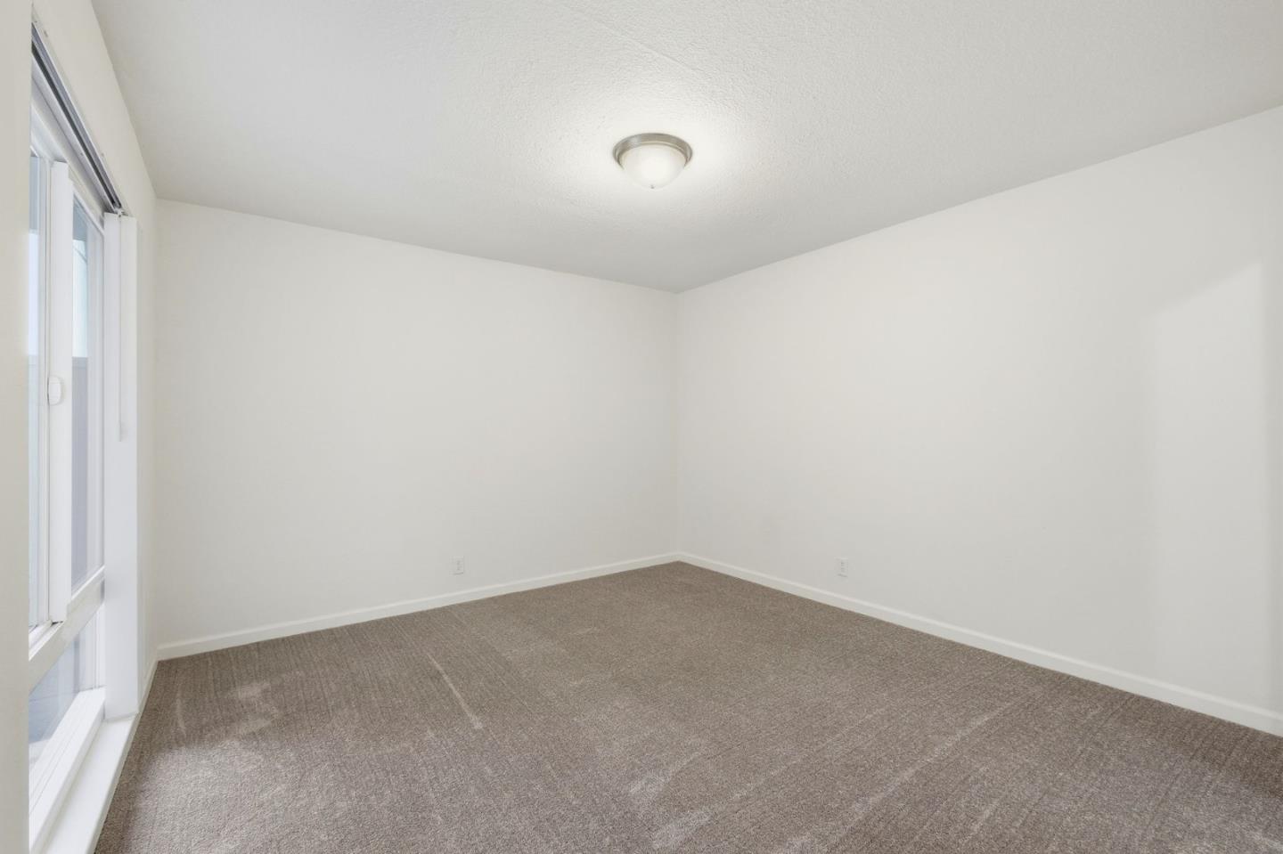 Detail Gallery Image 14 of 27 For 1660 Laguna St #D,  Concord,  CA 94520 - 1 Beds | 1 Baths