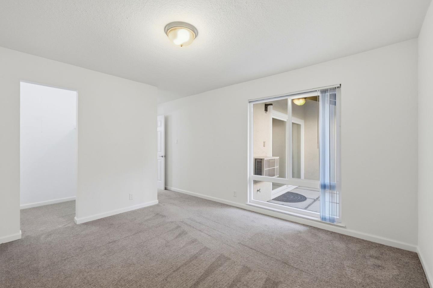 Detail Gallery Image 16 of 27 For 1660 Laguna St #D,  Concord,  CA 94520 - 1 Beds | 1 Baths