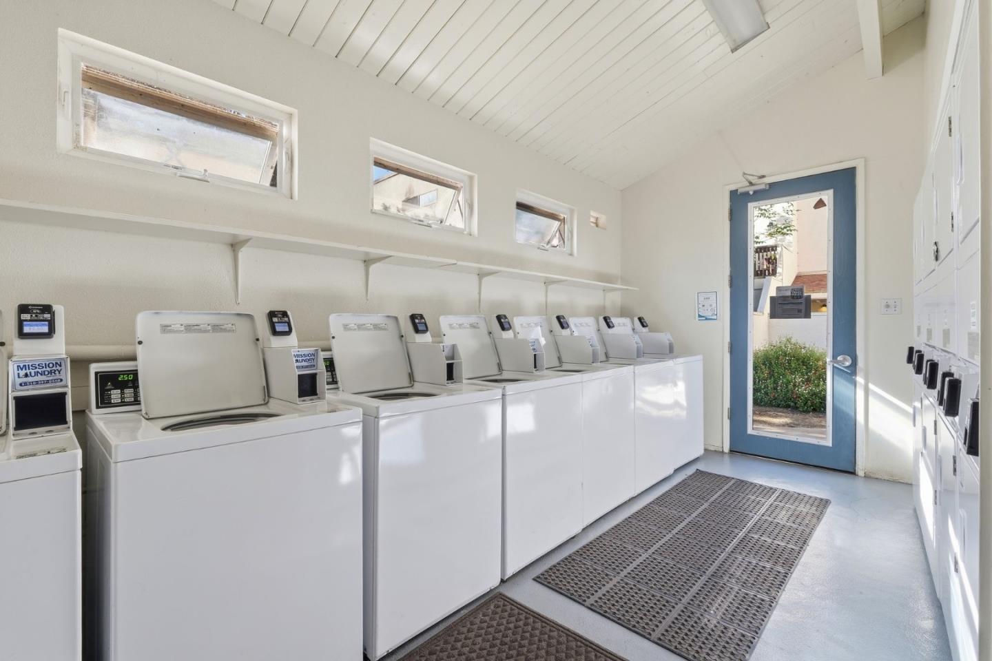 Detail Gallery Image 19 of 27 For 1660 Laguna St #D,  Concord,  CA 94520 - 1 Beds | 1 Baths