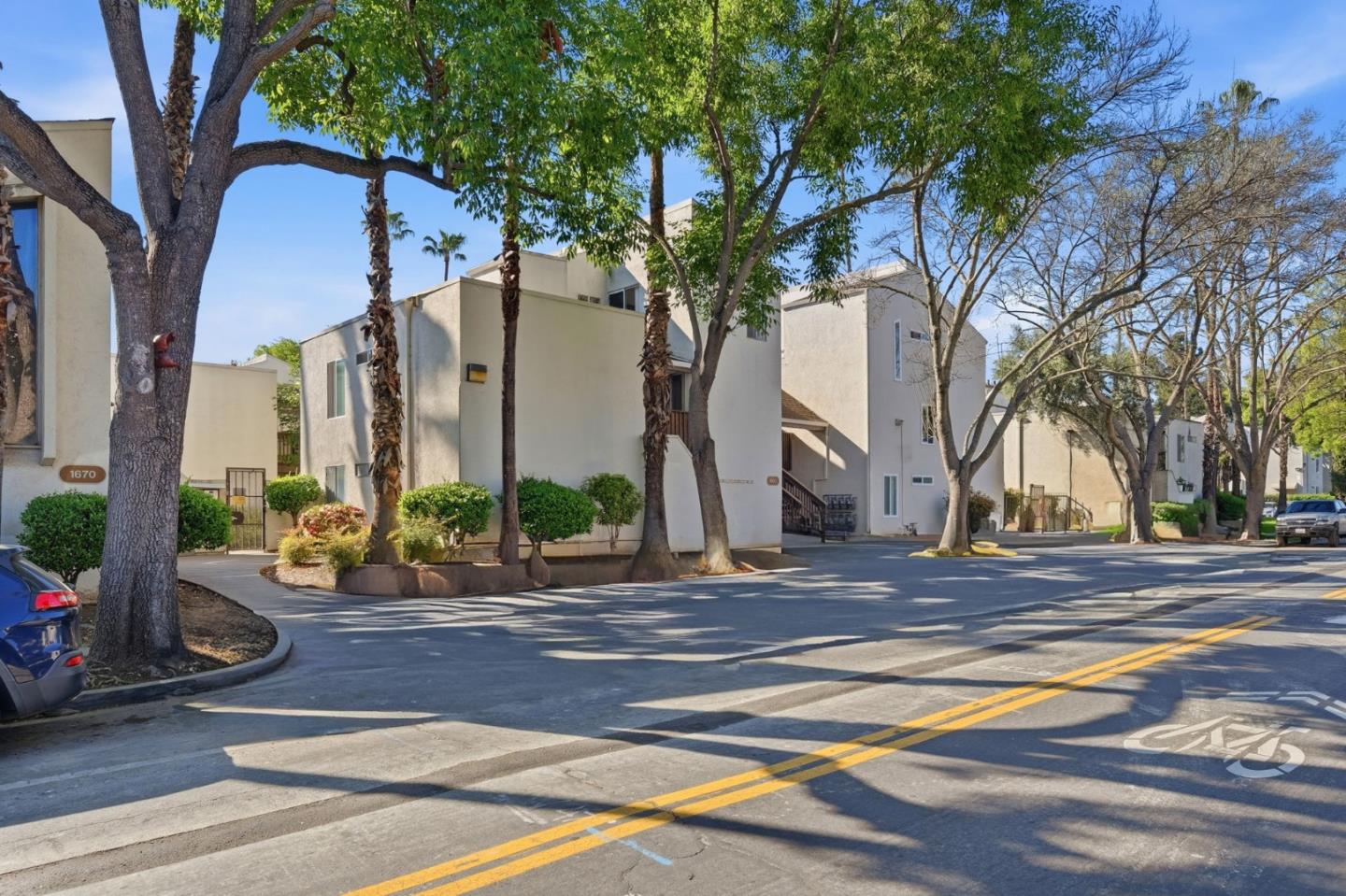 Detail Gallery Image 2 of 27 For 1660 Laguna St #D,  Concord,  CA 94520 - 1 Beds | 1 Baths