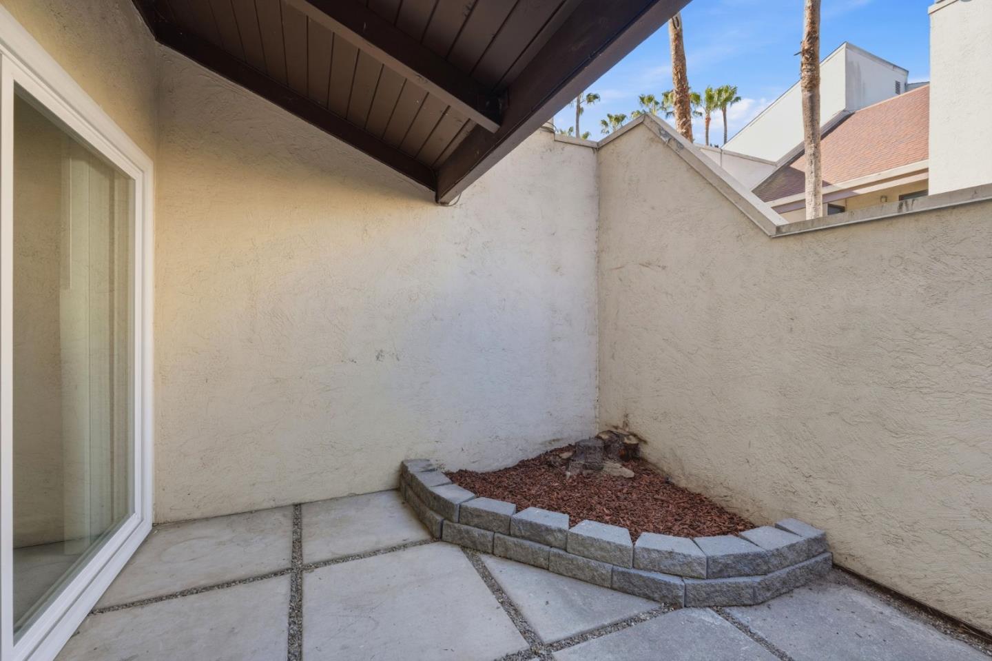 Detail Gallery Image 20 of 27 For 1660 Laguna St #D,  Concord,  CA 94520 - 1 Beds | 1 Baths