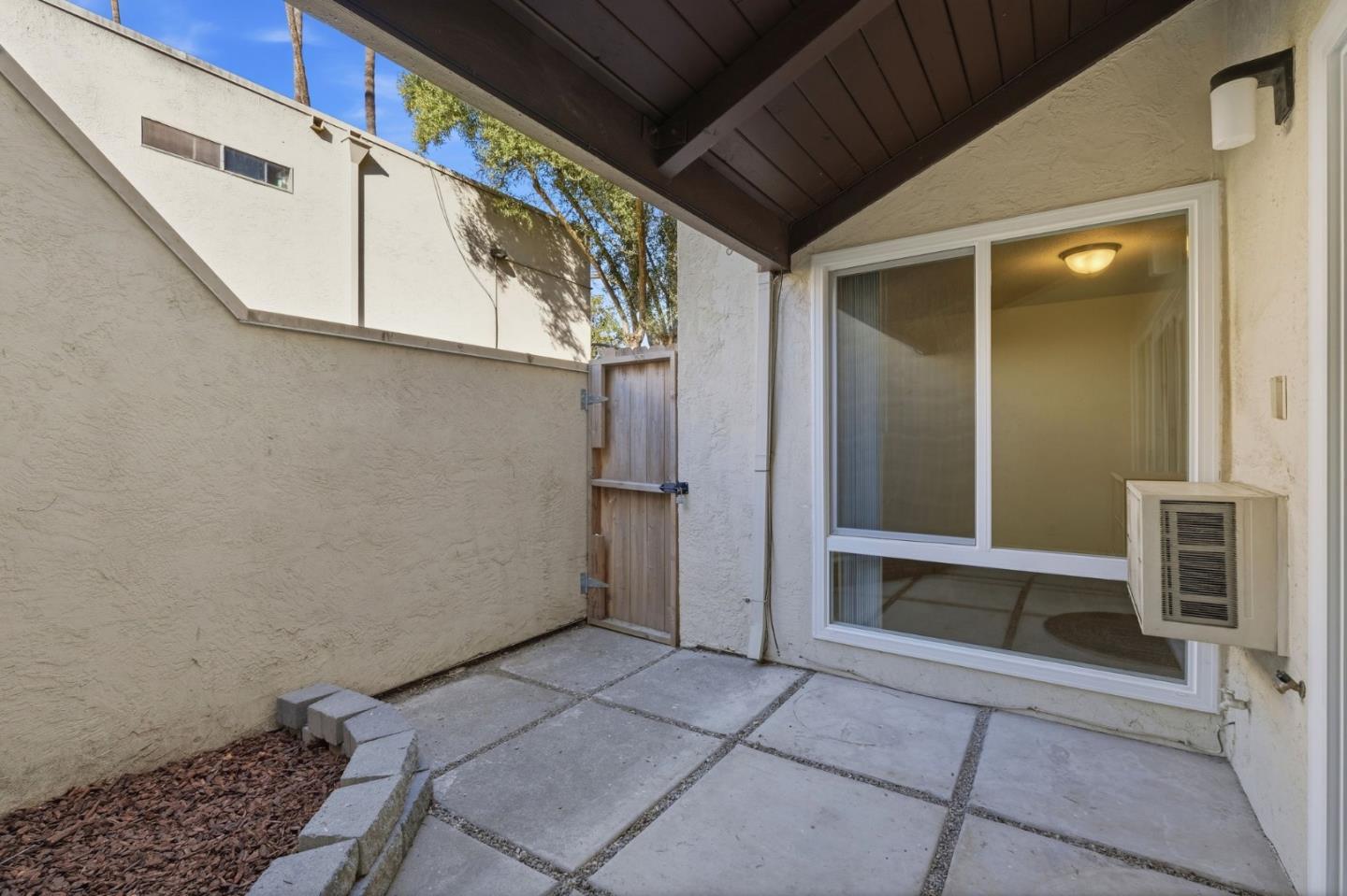 Detail Gallery Image 22 of 27 For 1660 Laguna St #D,  Concord,  CA 94520 - 1 Beds | 1 Baths