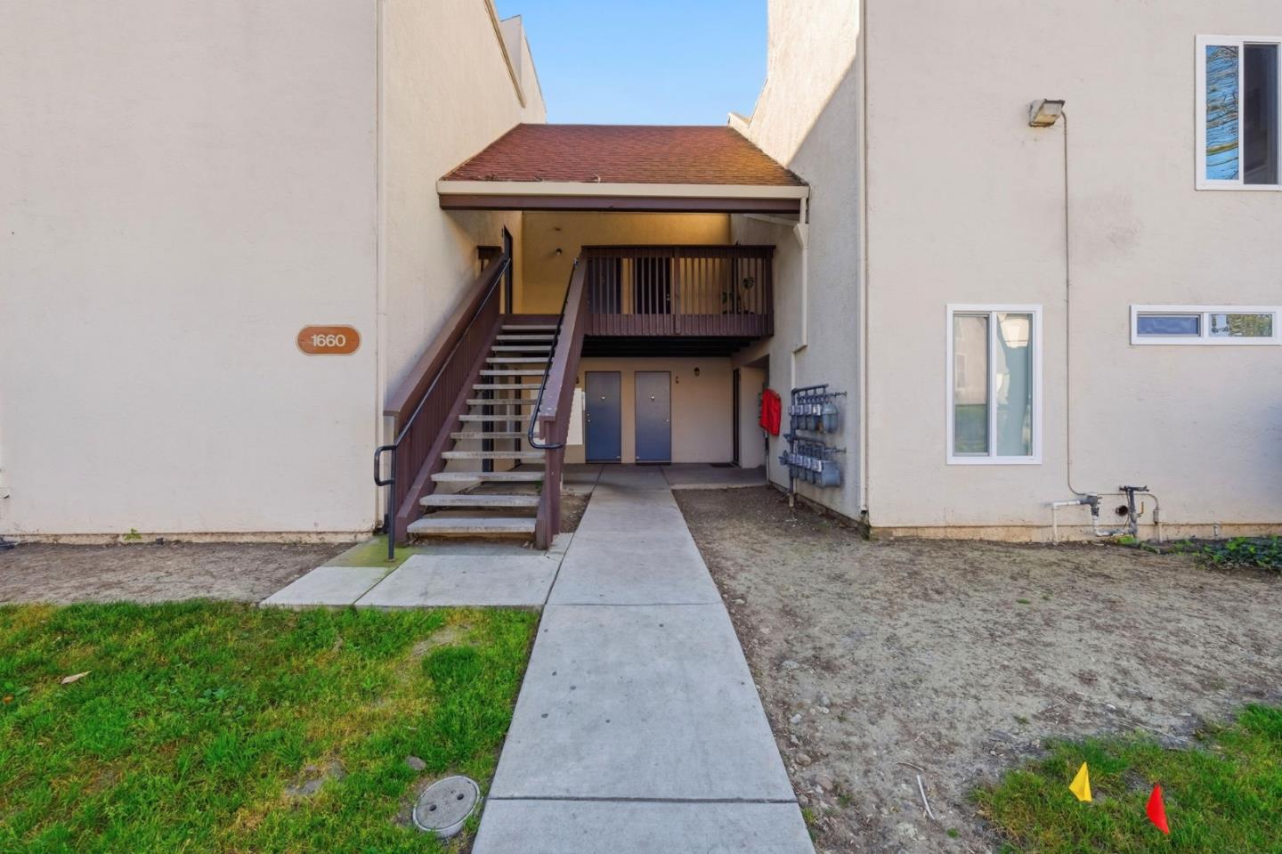 Detail Gallery Image 5 of 27 For 1660 Laguna St #D,  Concord,  CA 94520 - 1 Beds | 1 Baths