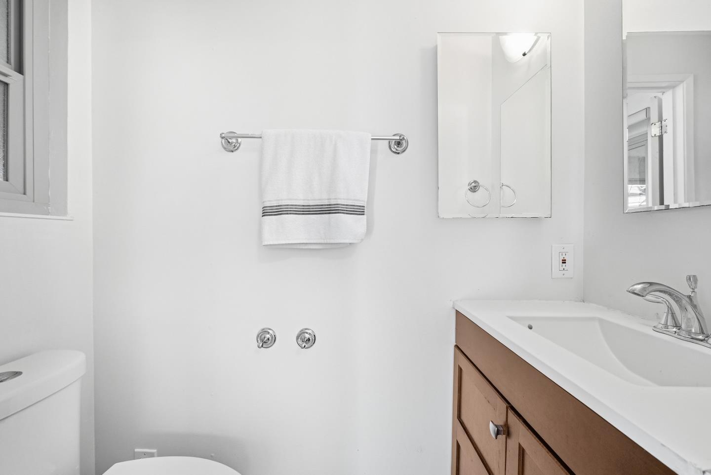 Detail Gallery Image 18 of 39 For 40161 Kelly St, Fremont,  CA 94538 - 4 Beds | 2/1 Baths