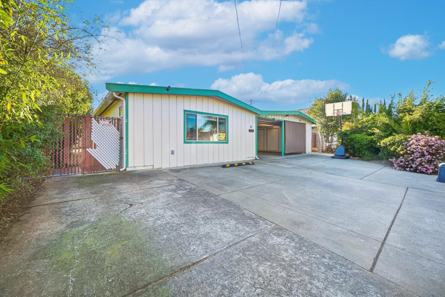 Detail Gallery Image 31 of 39 For 40161 Kelly St, Fremont,  CA 94538 - 4 Beds | 2/1 Baths