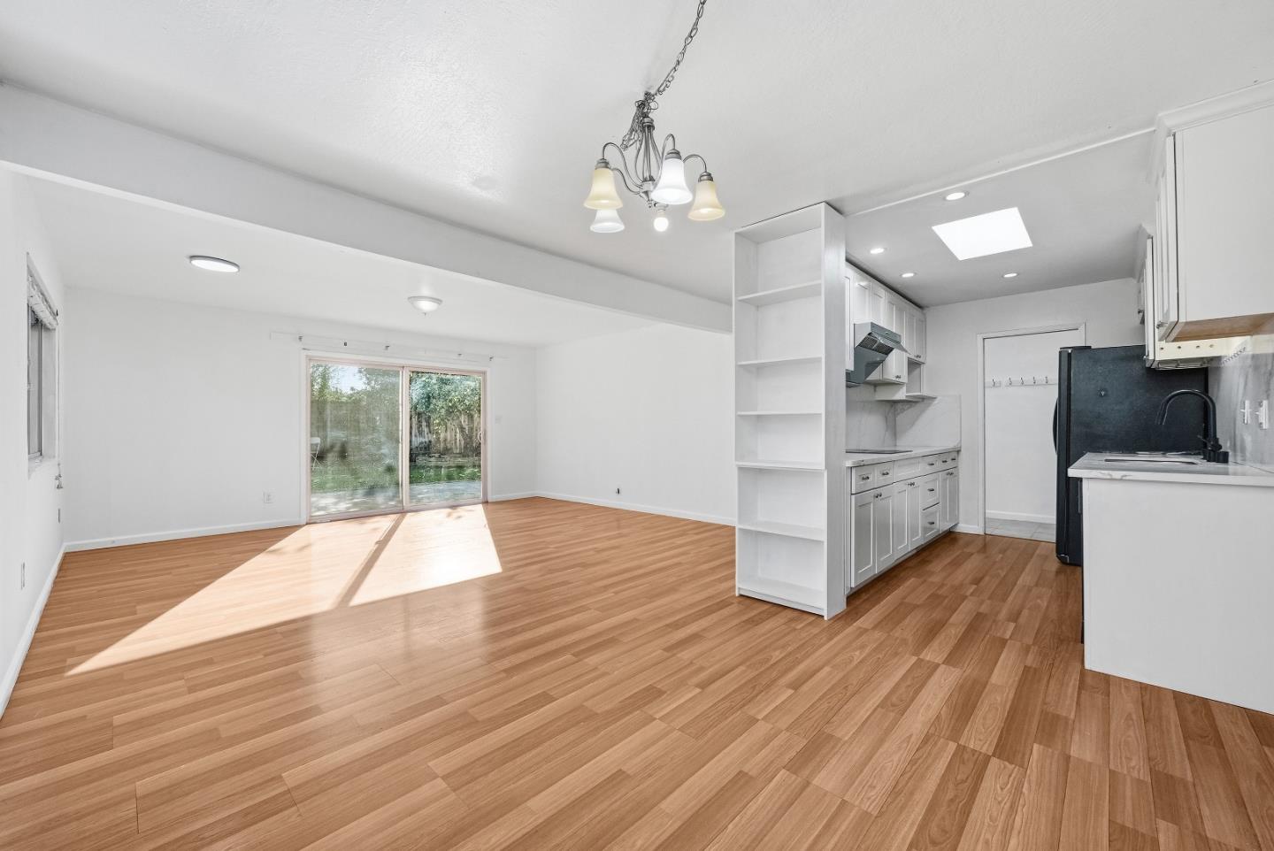 Detail Gallery Image 4 of 39 For 40161 Kelly St, Fremont,  CA 94538 - 4 Beds | 2/1 Baths