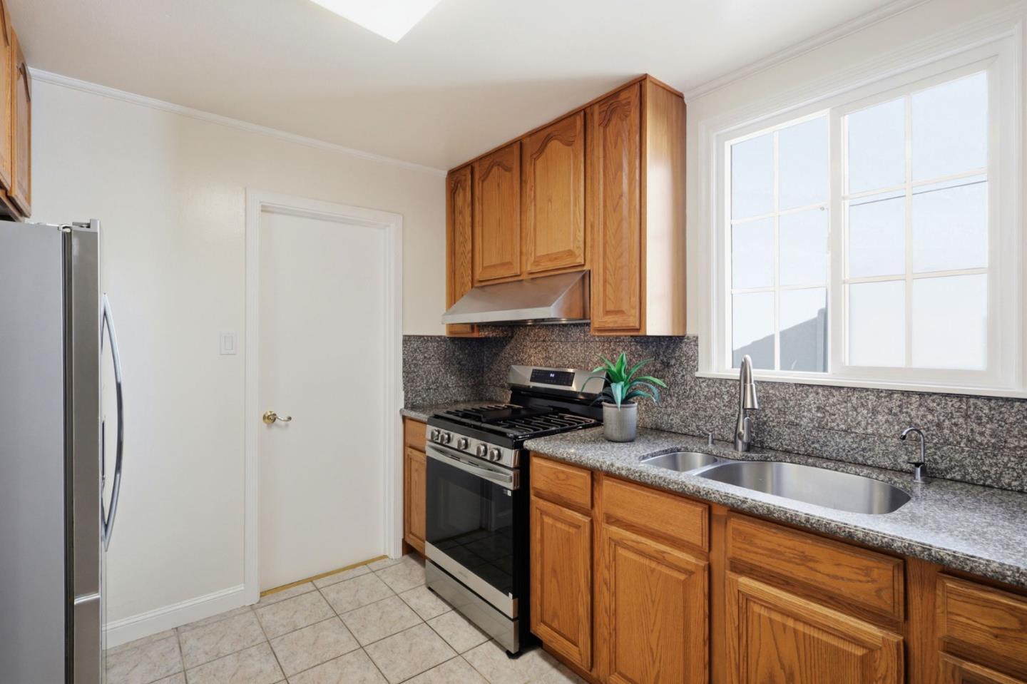 Detail Gallery Image 13 of 35 For 848 Wildwood Ave, Daly City,  CA 94015 - 3 Beds | 2 Baths