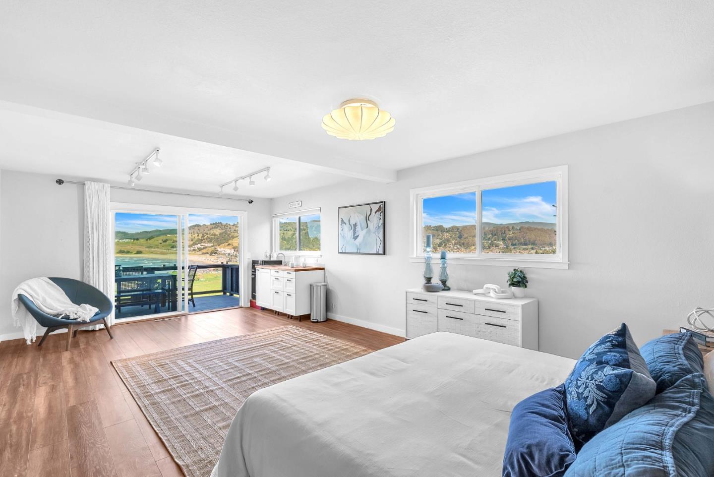 Detail Gallery Image 19 of 51 For 279 Sterling Ave, Pacifica,  CA 94044 - 5 Beds | 3/2 Baths