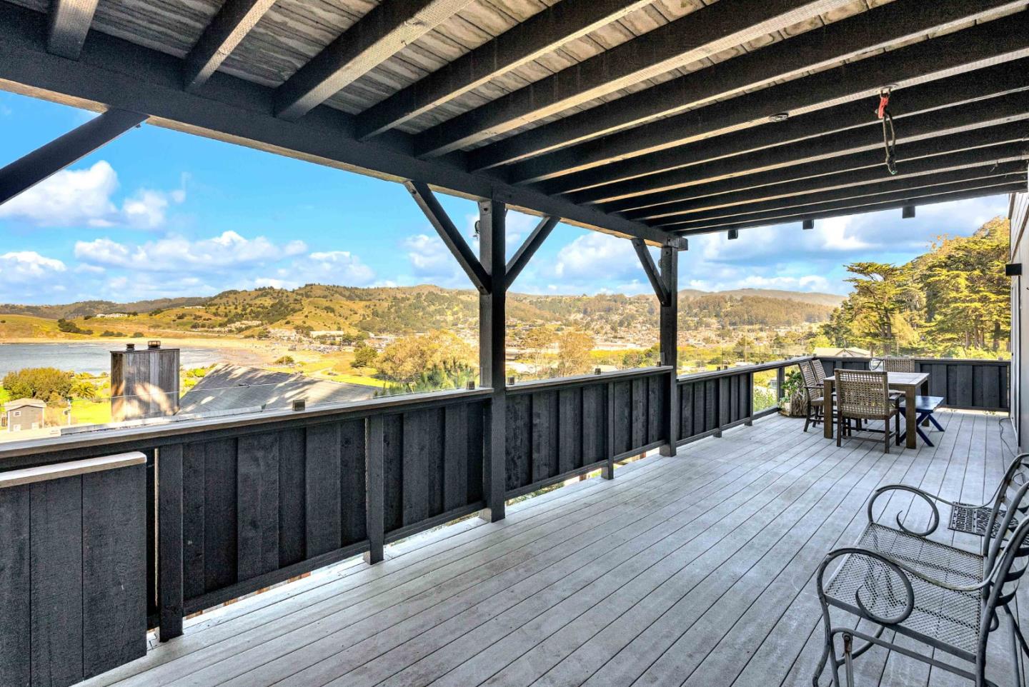 Detail Gallery Image 24 of 51 For 279 Sterling Ave, Pacifica,  CA 94044 - 5 Beds | 3/2 Baths