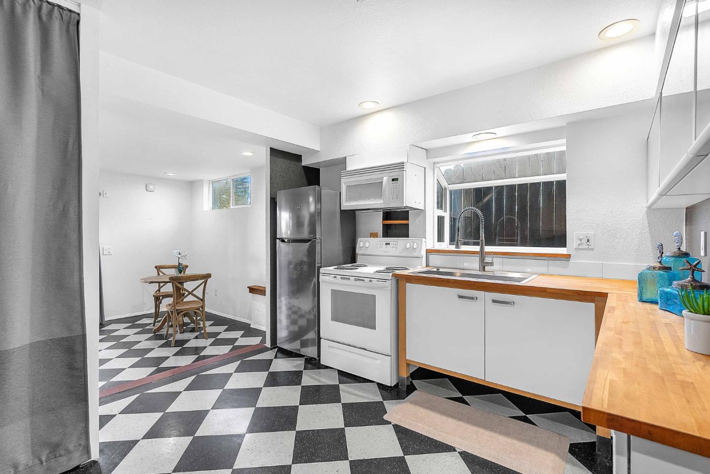 Detail Gallery Image 29 of 51 For 279 Sterling Ave, Pacifica,  CA 94044 - 5 Beds | 3/2 Baths