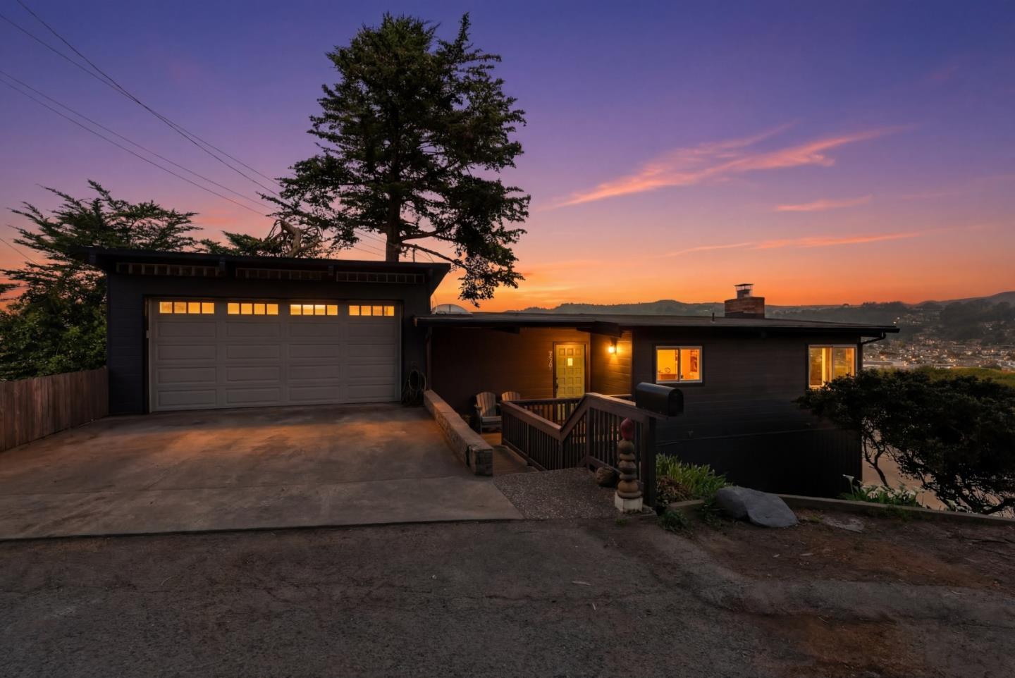 Detail Gallery Image 45 of 51 For 279 Sterling Ave, Pacifica,  CA 94044 - 5 Beds | 3/2 Baths