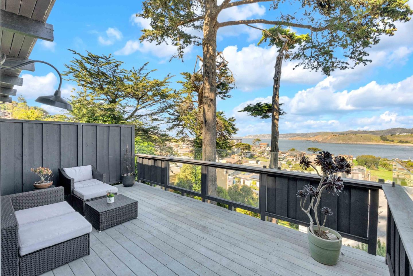 Detail Gallery Image 8 of 51 For 279 Sterling Ave, Pacifica,  CA 94044 - 5 Beds | 3/2 Baths