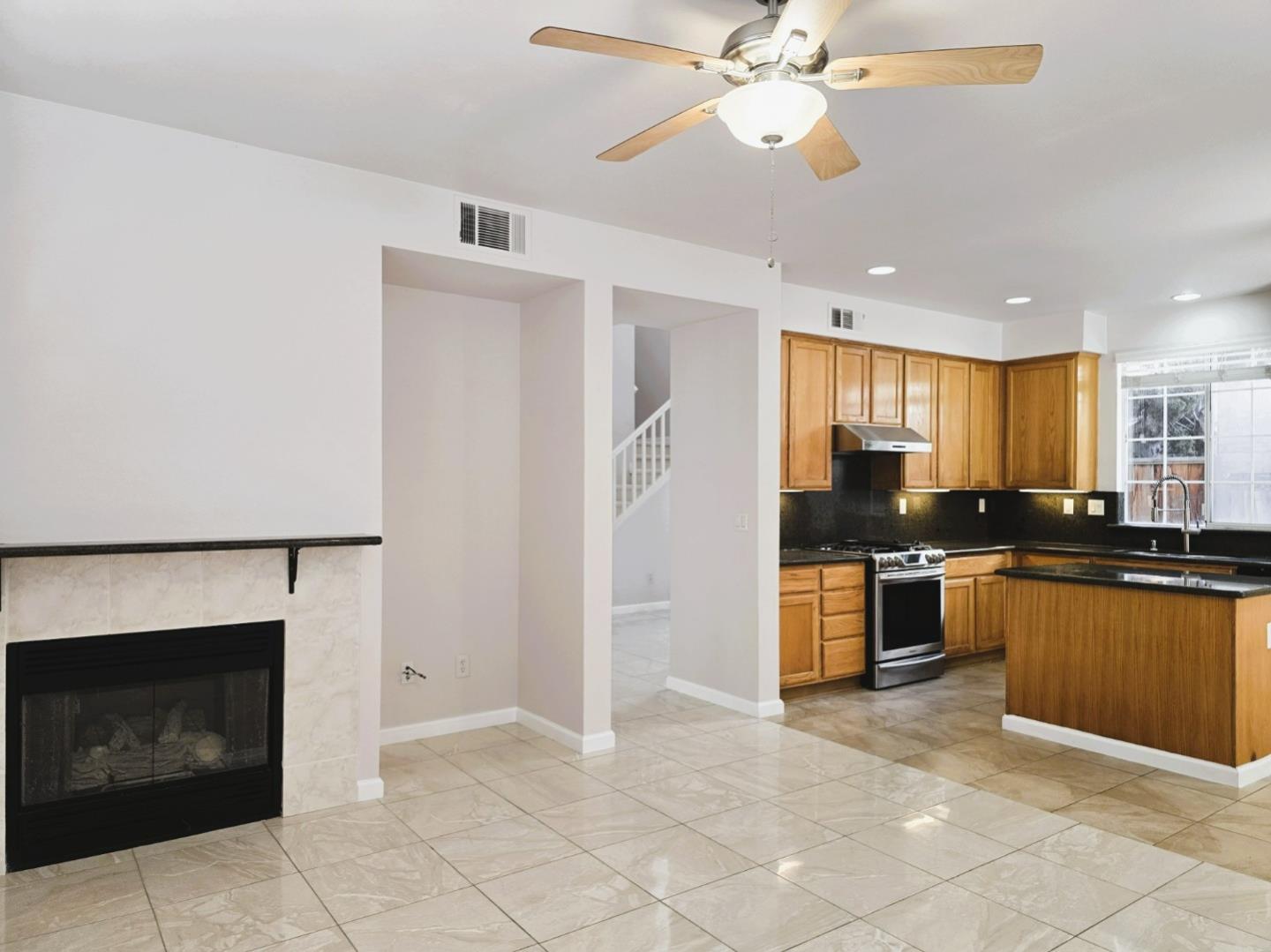 Detail Gallery Image 10 of 37 For 312 Mullion Ct, San Jose,  CA 95116 - 4 Beds | 2/1 Baths