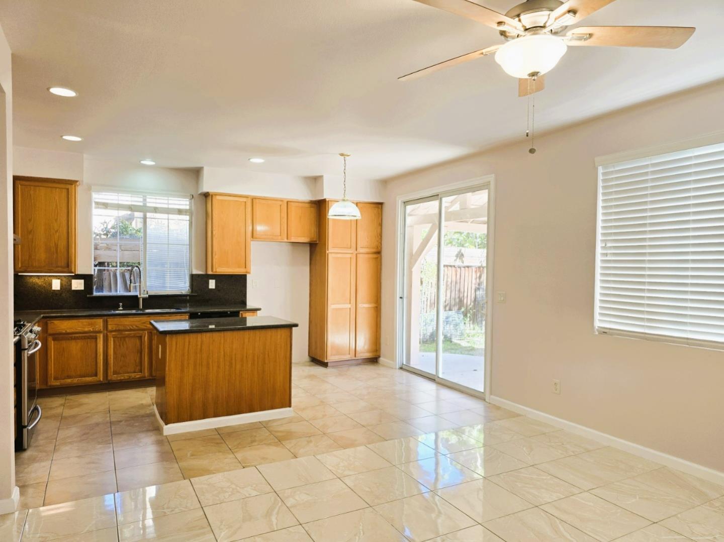 Detail Gallery Image 11 of 37 For 312 Mullion Ct, San Jose,  CA 95116 - 4 Beds | 2/1 Baths