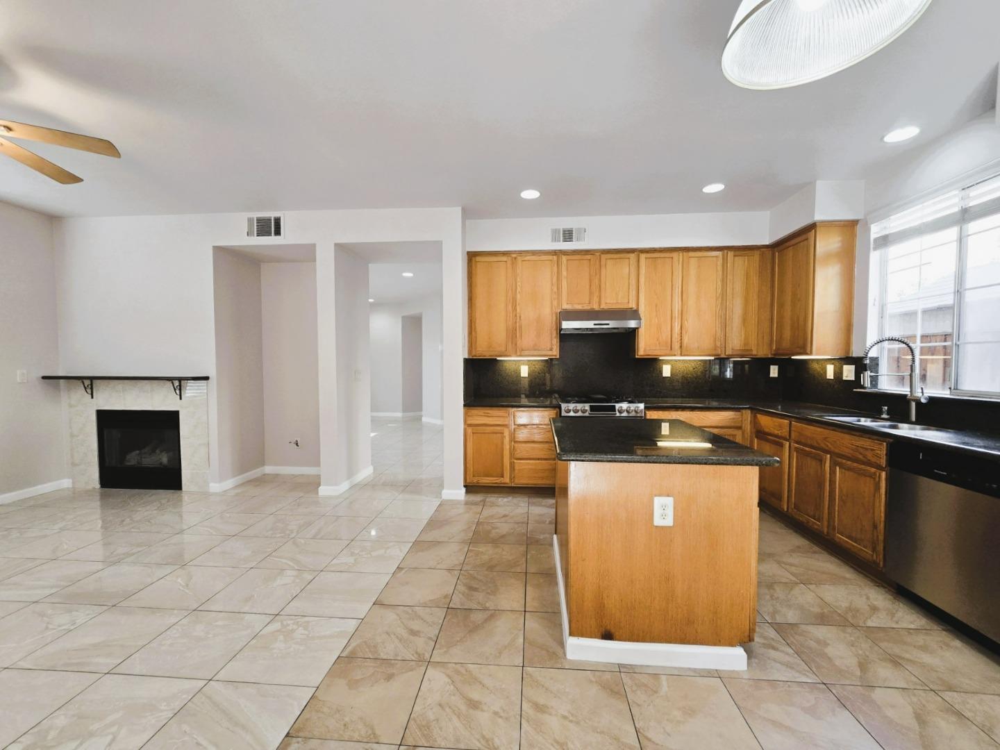 Detail Gallery Image 13 of 37 For 312 Mullion Ct, San Jose,  CA 95116 - 4 Beds | 2/1 Baths