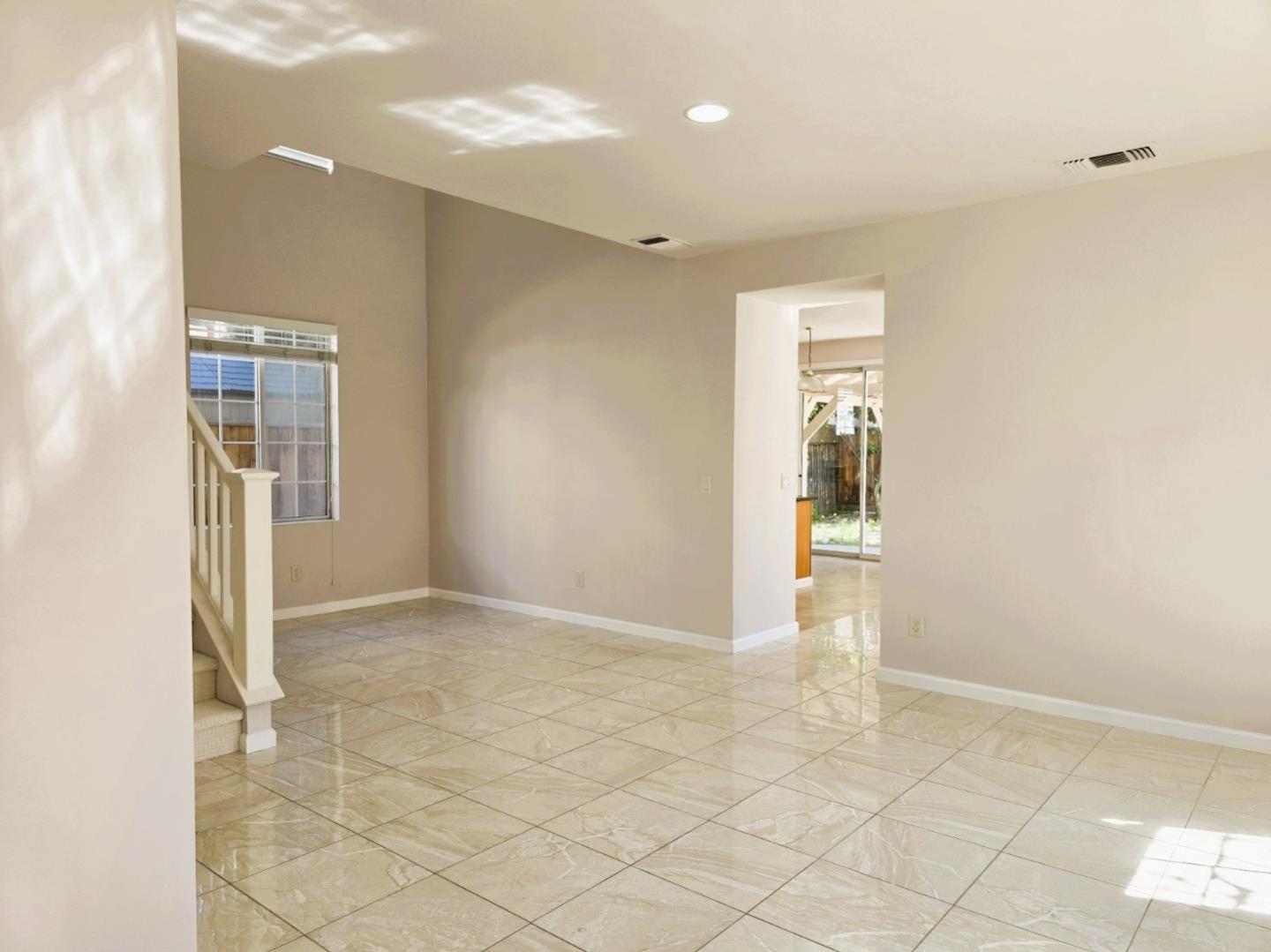 Detail Gallery Image 4 of 37 For 312 Mullion Ct, San Jose,  CA 95116 - 4 Beds | 2/1 Baths