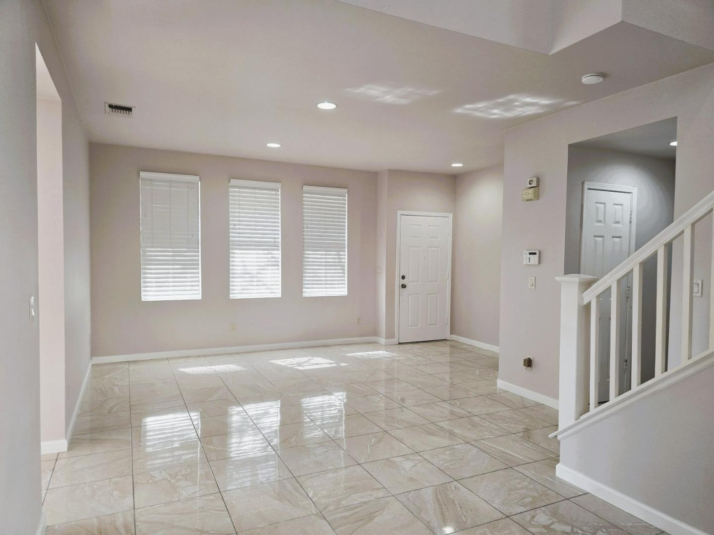 Detail Gallery Image 5 of 37 For 312 Mullion Ct, San Jose,  CA 95116 - 4 Beds | 2/1 Baths