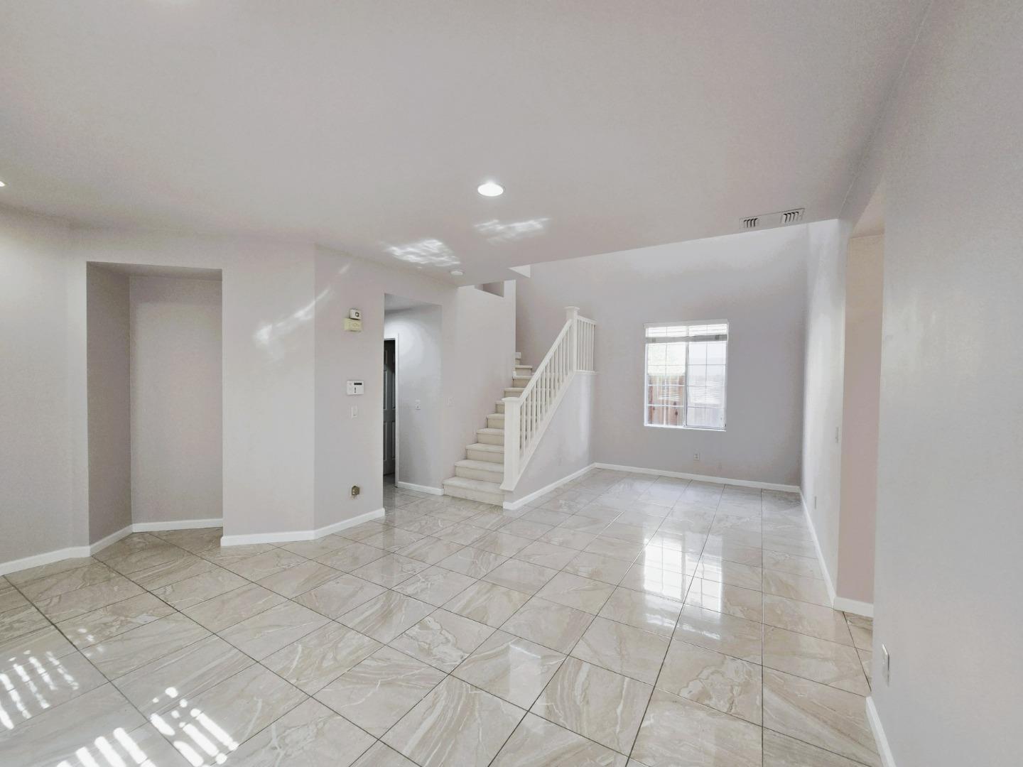 Detail Gallery Image 6 of 37 For 312 Mullion Ct, San Jose,  CA 95116 - 4 Beds | 2/1 Baths