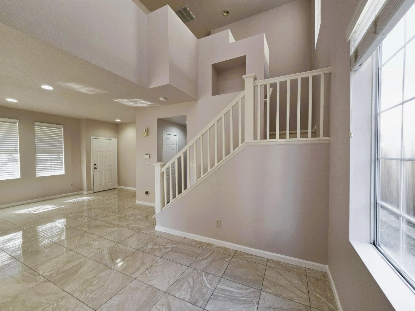 Detail Gallery Image 7 of 37 For 312 Mullion Ct, San Jose,  CA 95116 - 4 Beds | 2/1 Baths