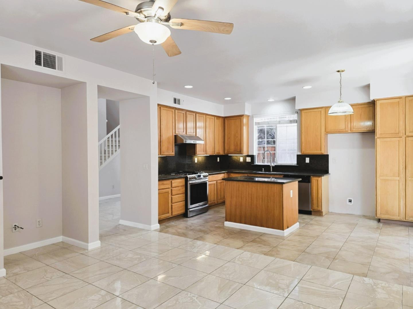 Detail Gallery Image 9 of 37 For 312 Mullion Ct, San Jose,  CA 95116 - 4 Beds | 2/1 Baths