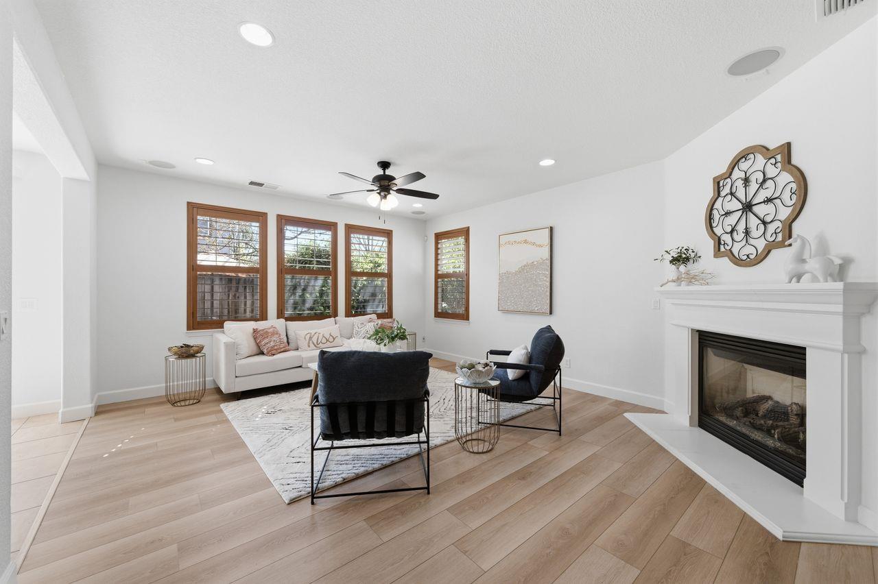 Detail Gallery Image 12 of 48 For 698 W Rico Way, Tracy,  CA 95391 - 5 Beds | 4 Baths