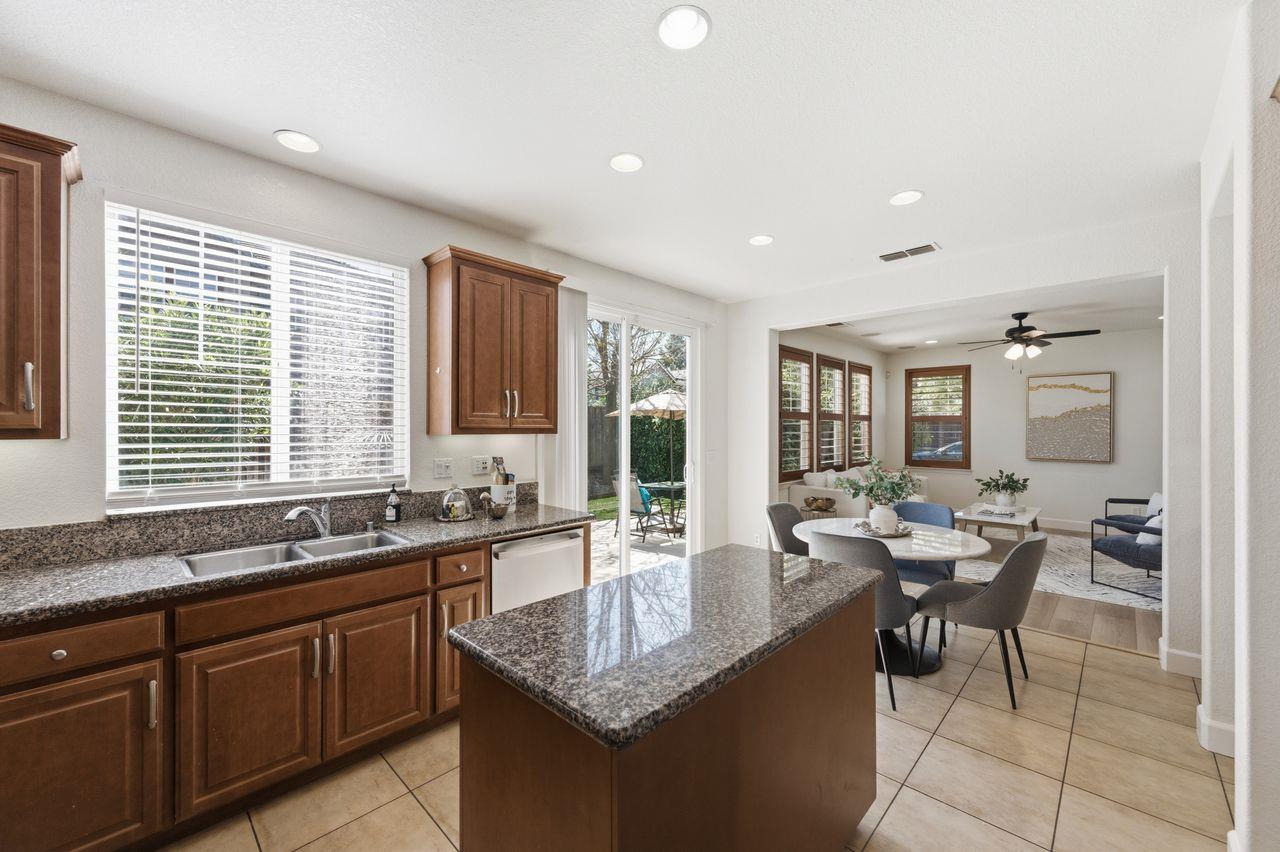 Detail Gallery Image 17 of 48 For 698 W Rico Way, Tracy,  CA 95391 - 5 Beds | 4 Baths