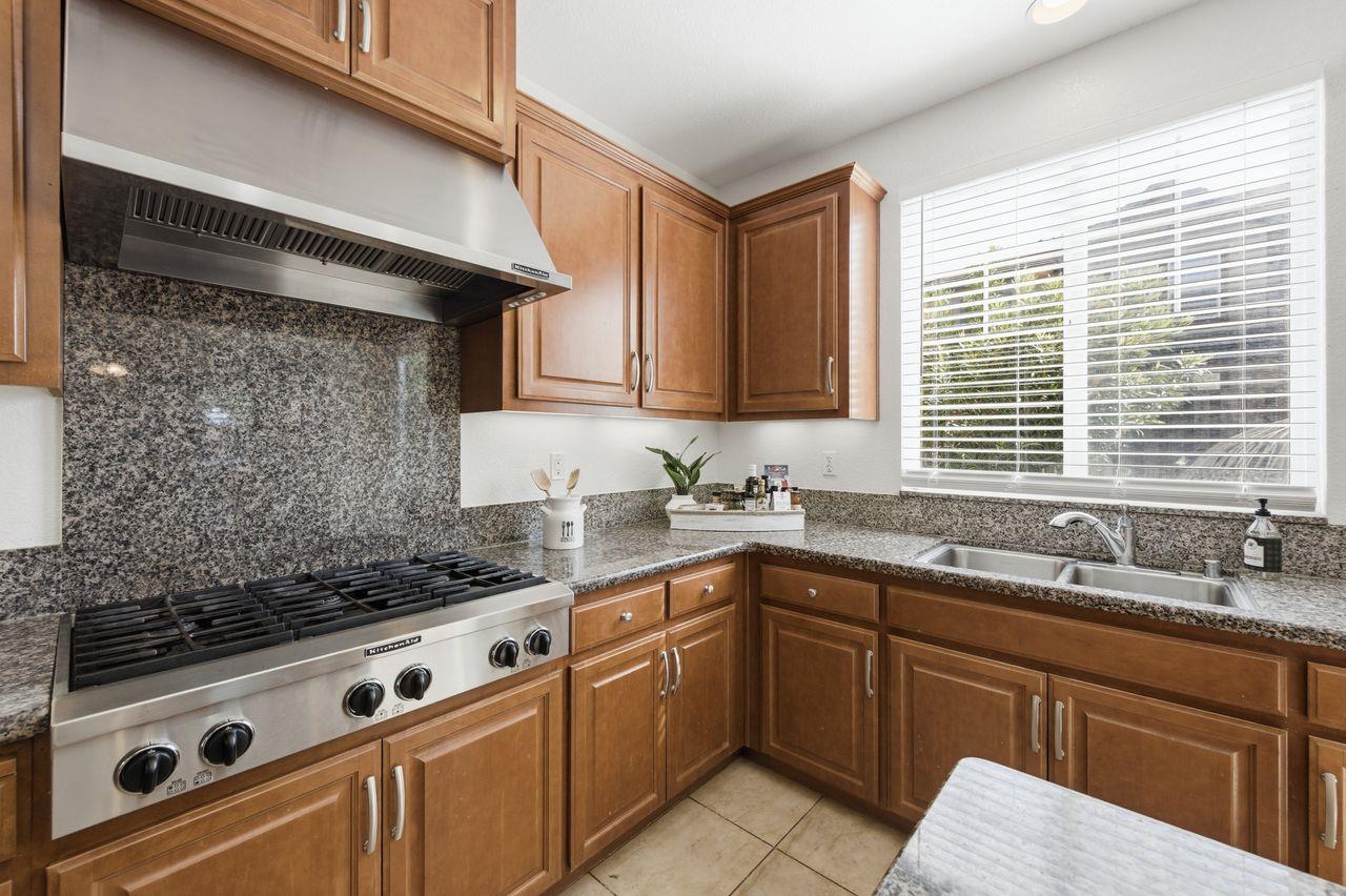 Detail Gallery Image 18 of 48 For 698 W Rico Way, Tracy,  CA 95391 - 5 Beds | 4 Baths