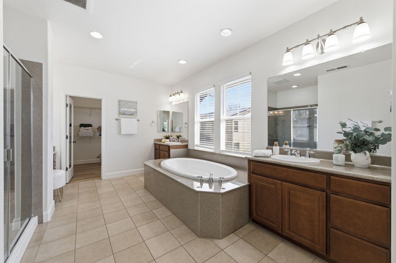 Detail Gallery Image 29 of 48 For 698 W Rico Way, Tracy,  CA 95391 - 5 Beds | 4 Baths