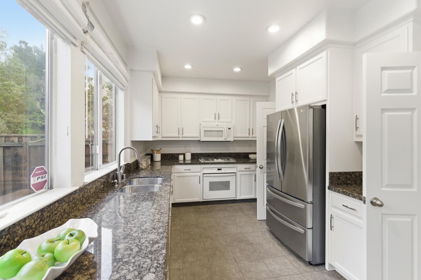 Detail Gallery Image 16 of 41 For 12 Baycrest Way, South San Francisco,  CA 94080 - 3 Beds | 2/1 Baths