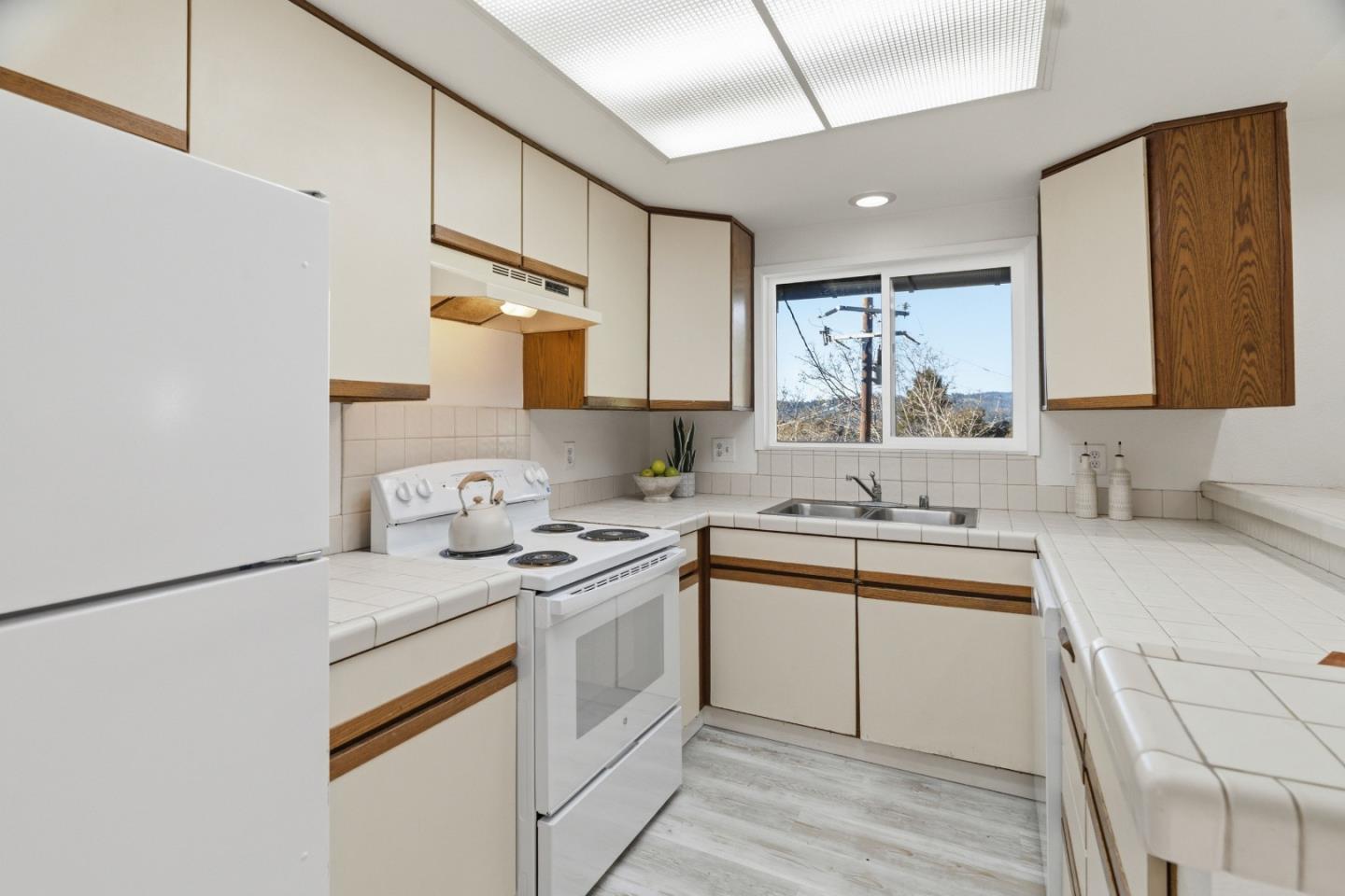 Detail Gallery Image 10 of 59 For 740 Loma Prieta Dr, Aptos,  CA 95003 - 3 Beds | 2/1 Baths