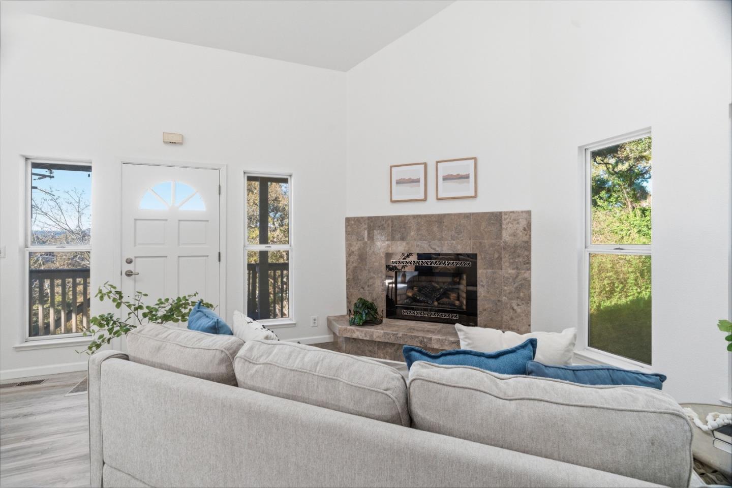 Detail Gallery Image 4 of 59 For 740 Loma Prieta Dr, Aptos,  CA 95003 - 3 Beds | 2/1 Baths