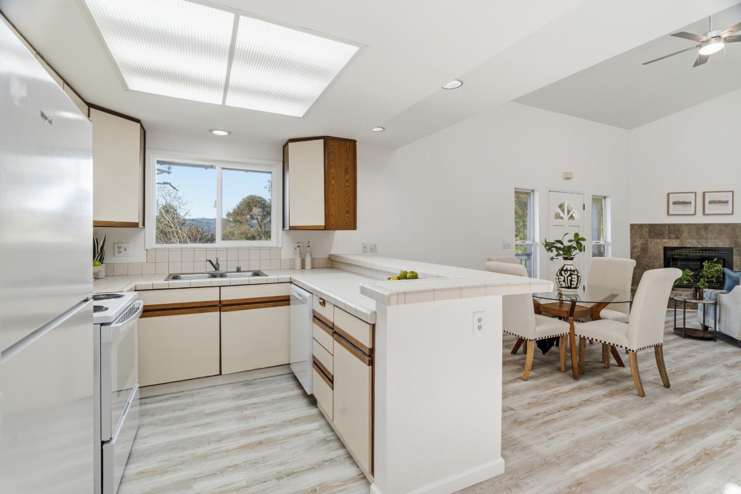 Detail Gallery Image 9 of 59 For 740 Loma Prieta Dr, Aptos,  CA 95003 - 3 Beds | 2/1 Baths