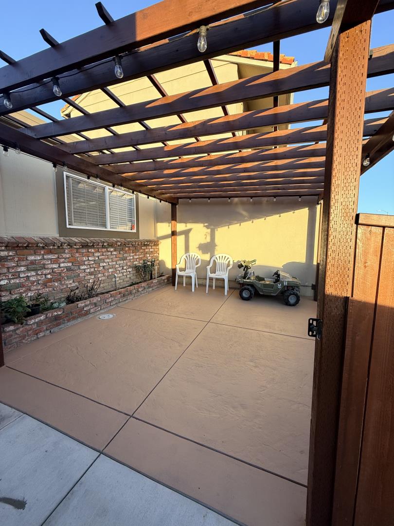 Detail Gallery Image 5 of 9 For 1664 Seville St, Salinas,  CA 93906 - 2 Beds | 1 Baths