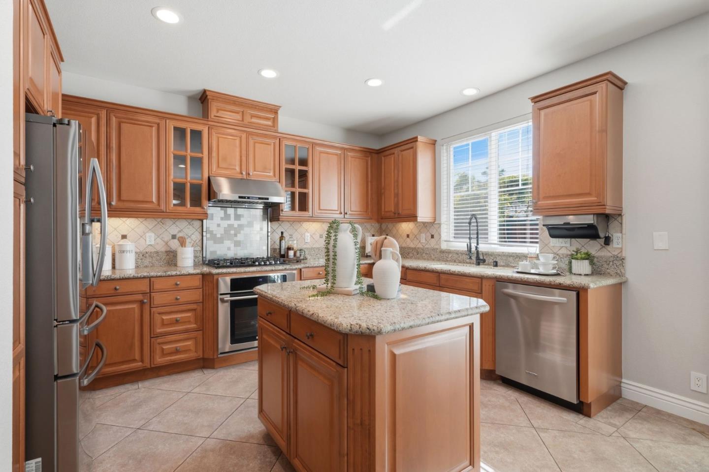 Detail Gallery Image 14 of 51 For 7237 Longhill Way, San Jose,  CA 95138 - 5 Beds | 3/1 Baths