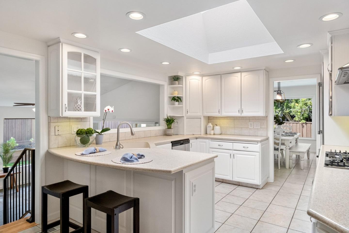 Detail Gallery Image 14 of 74 For 6131 Corte De La Reina, San Jose,  CA 95120 - 6 Beds | 4 Baths