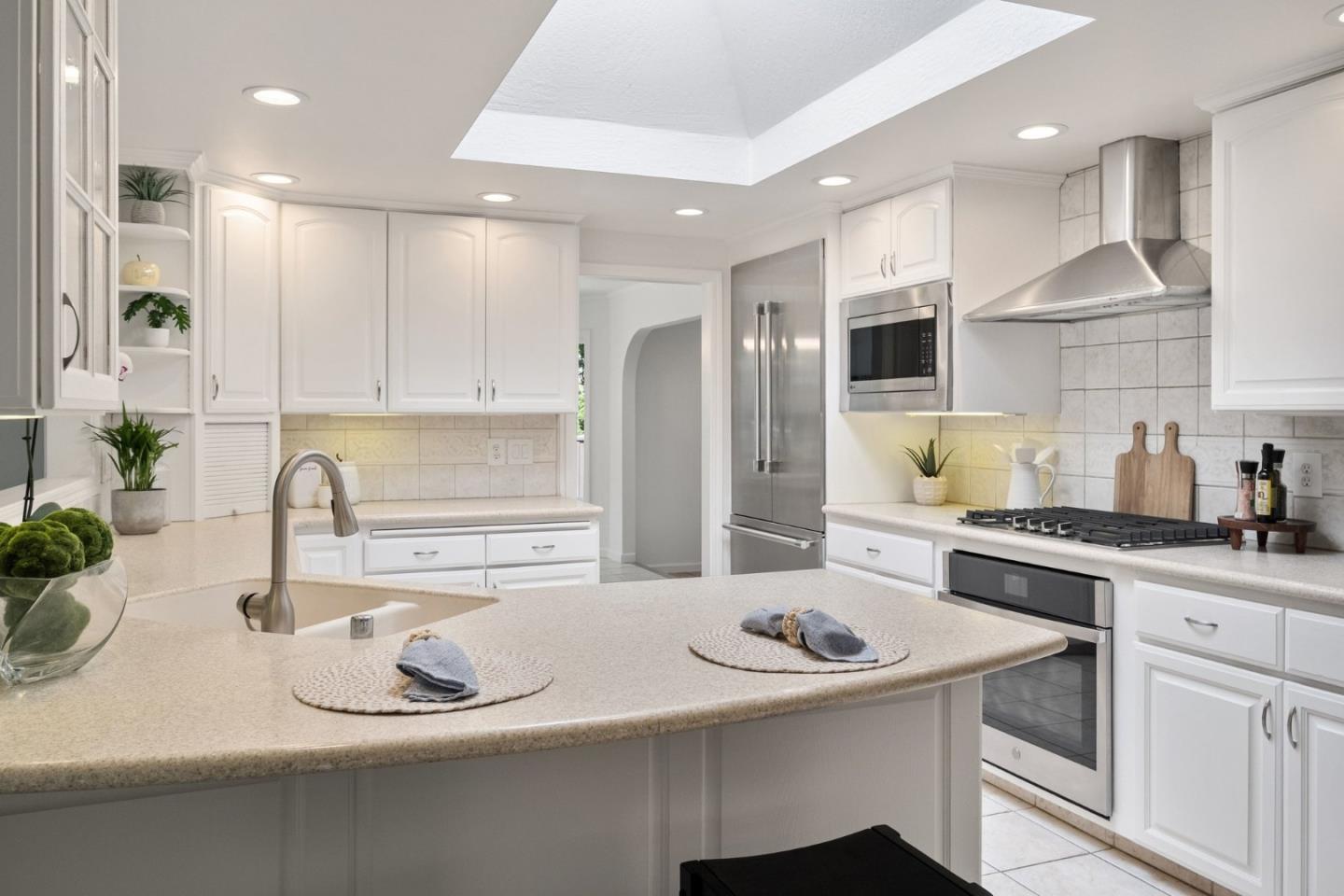 Detail Gallery Image 15 of 74 For 6131 Corte De La Reina, San Jose,  CA 95120 - 6 Beds | 4 Baths