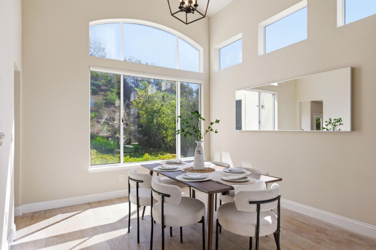 Detail Gallery Image 12 of 86 For 117 Lakewood Cir, San Mateo,  CA 94402 - 4 Beds | 3 Baths