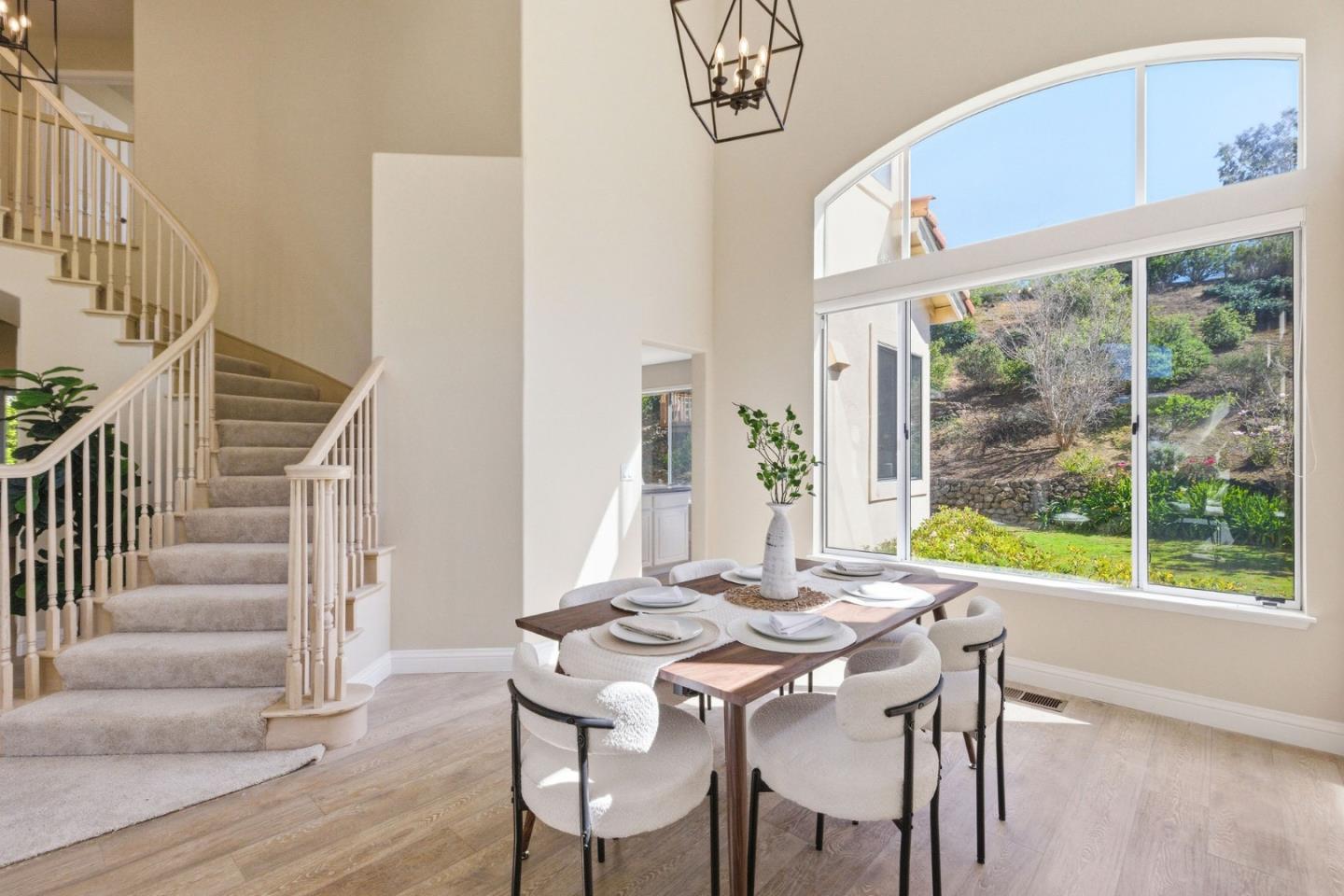 Detail Gallery Image 13 of 86 For 117 Lakewood Cir, San Mateo,  CA 94402 - 4 Beds | 3 Baths