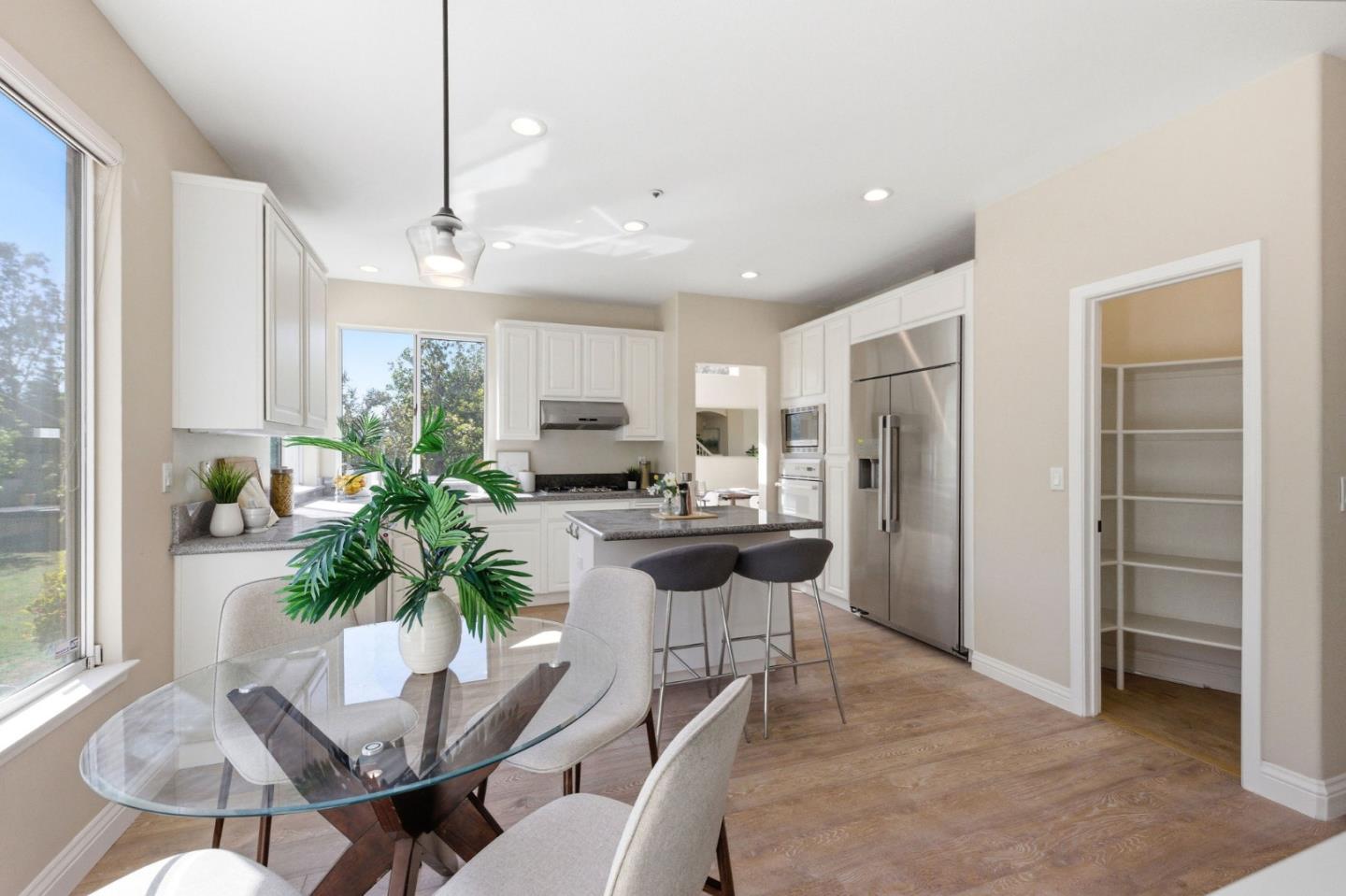 Detail Gallery Image 19 of 86 For 117 Lakewood Cir, San Mateo,  CA 94402 - 4 Beds | 3 Baths