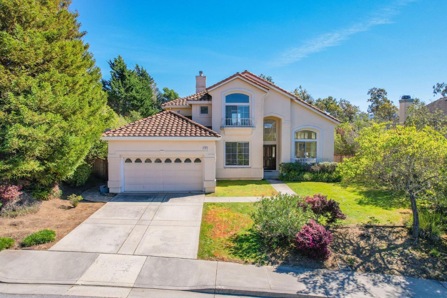 Detail Gallery Image 2 of 86 For 117 Lakewood Cir, San Mateo,  CA 94402 - 4 Beds | 3 Baths