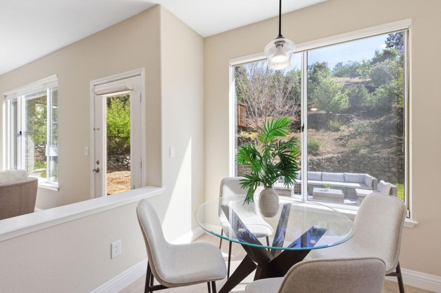 Detail Gallery Image 21 of 86 For 117 Lakewood Cir, San Mateo,  CA 94402 - 4 Beds | 3 Baths