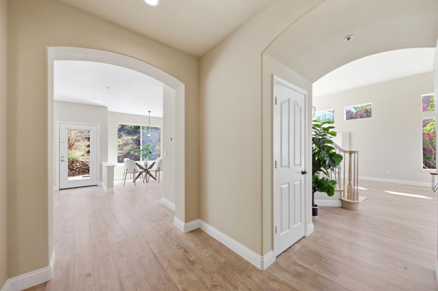 Detail Gallery Image 28 of 86 For 117 Lakewood Cir, San Mateo,  CA 94402 - 4 Beds | 3 Baths