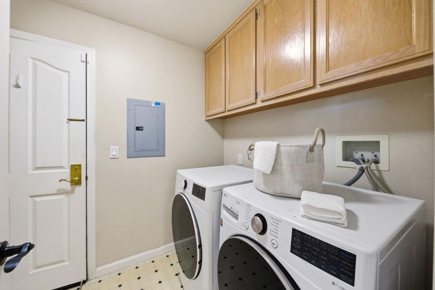 Detail Gallery Image 38 of 86 For 117 Lakewood Cir, San Mateo,  CA 94402 - 4 Beds | 3 Baths