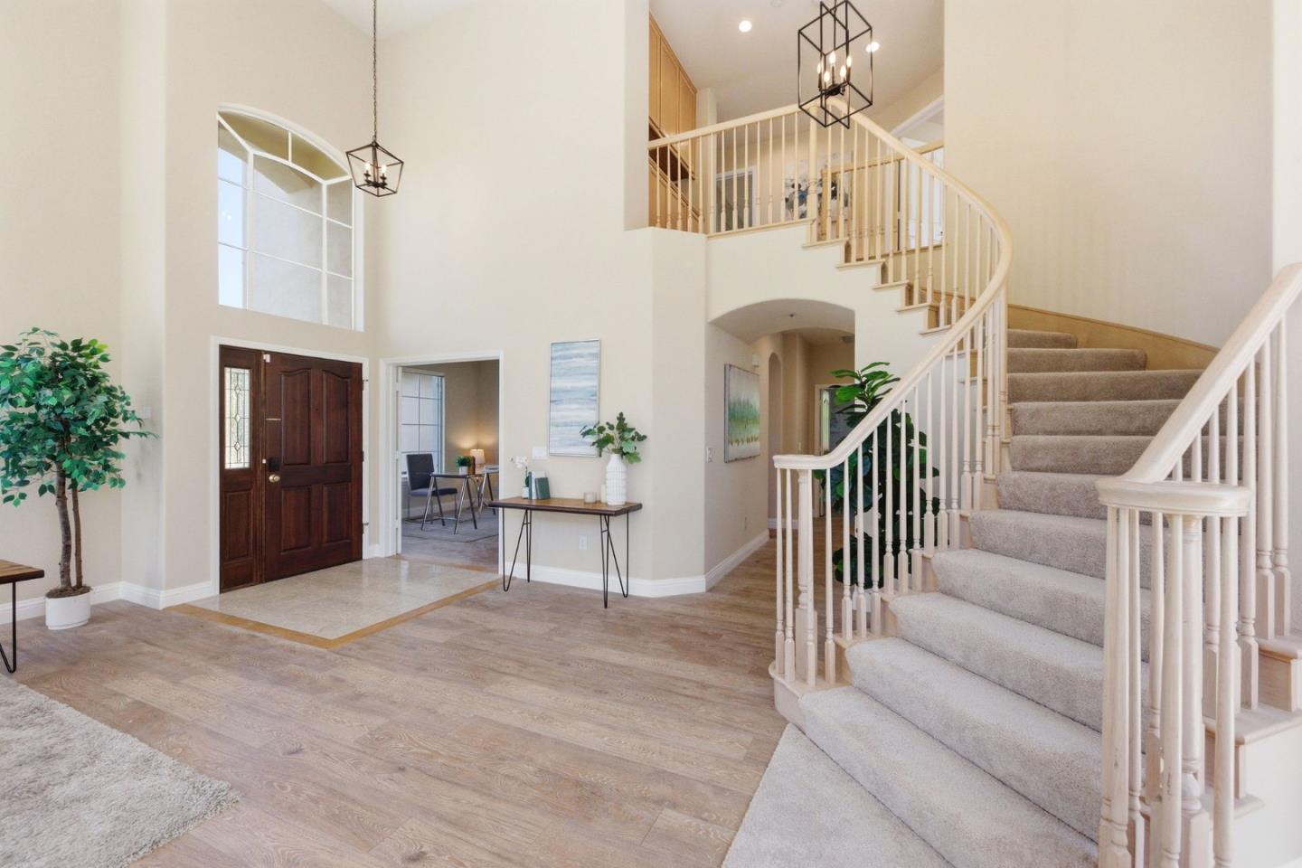 Detail Gallery Image 5 of 86 For 117 Lakewood Cir, San Mateo,  CA 94402 - 4 Beds | 3 Baths