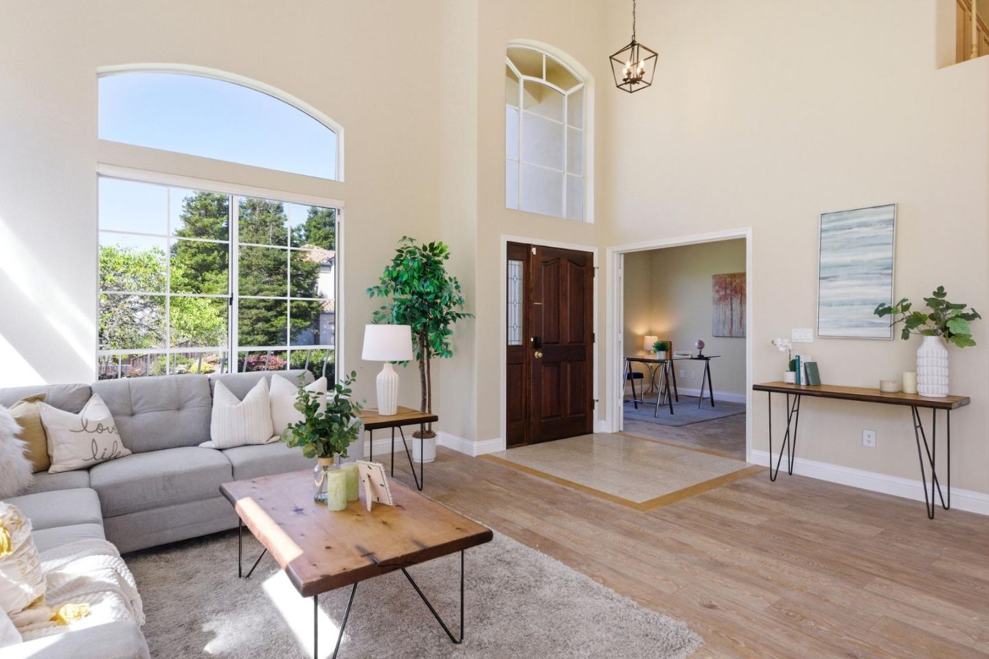 Detail Gallery Image 6 of 86 For 117 Lakewood Cir, San Mateo,  CA 94402 - 4 Beds | 3 Baths