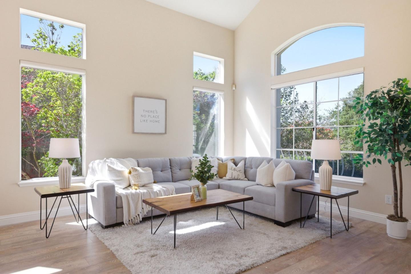 Detail Gallery Image 7 of 86 For 117 Lakewood Cir, San Mateo,  CA 94402 - 4 Beds | 3 Baths