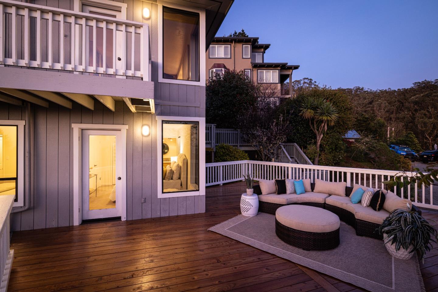 Detail Gallery Image 12 of 66 For 103 Dolphine Ave, El Granada,  CA 94018 - 5 Beds | 3/1 Baths