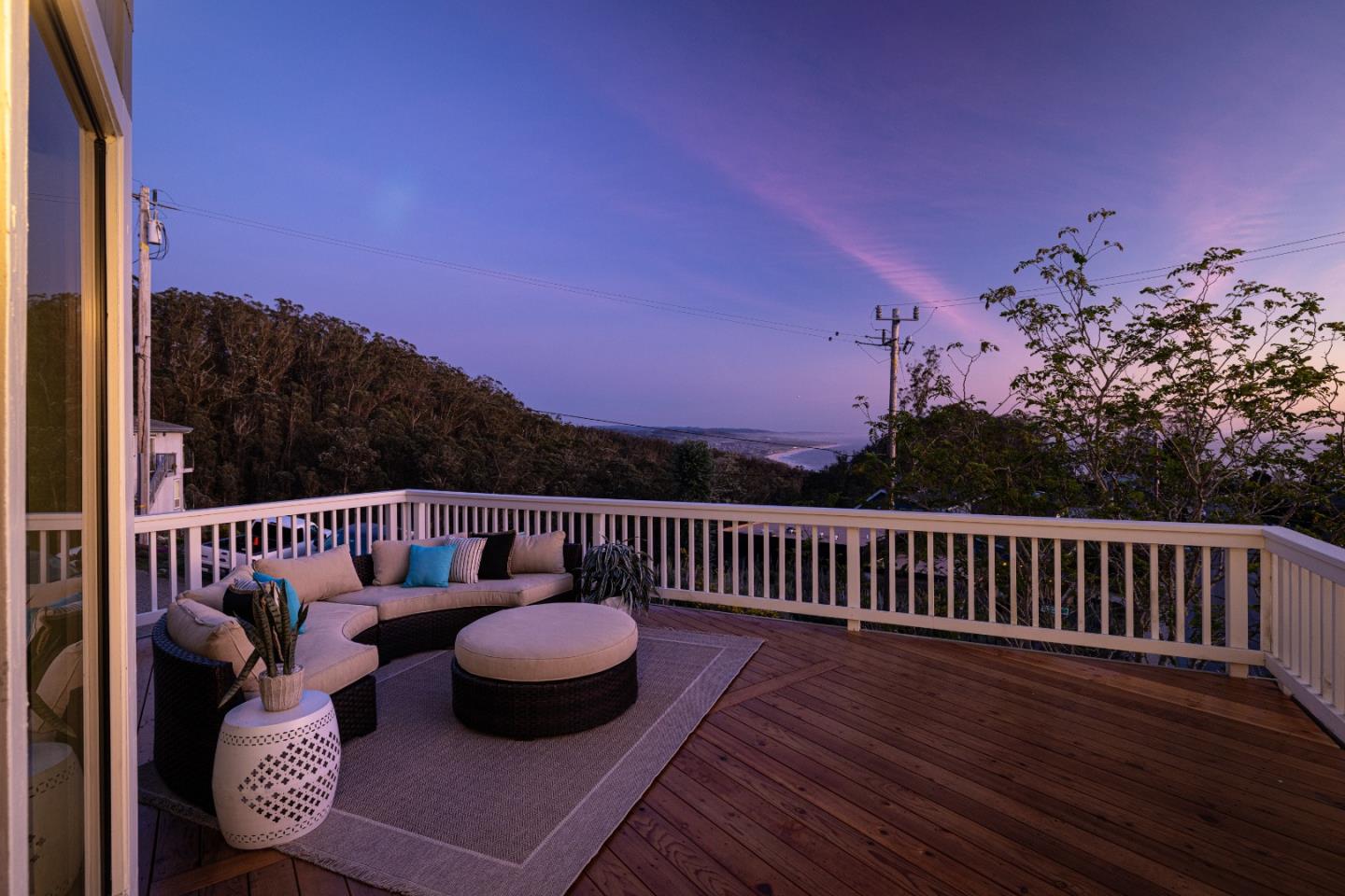 Detail Gallery Image 13 of 66 For 103 Dolphine Ave, El Granada,  CA 94018 - 5 Beds | 3/1 Baths