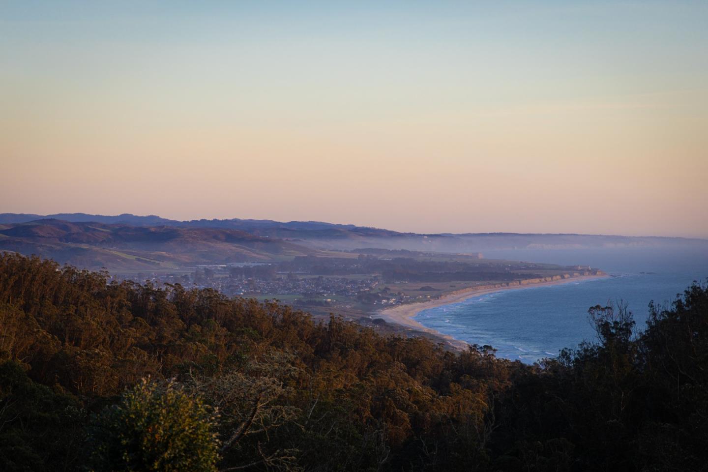 Detail Gallery Image 15 of 66 For 103 Dolphine Ave, El Granada,  CA 94018 - 5 Beds | 3/1 Baths
