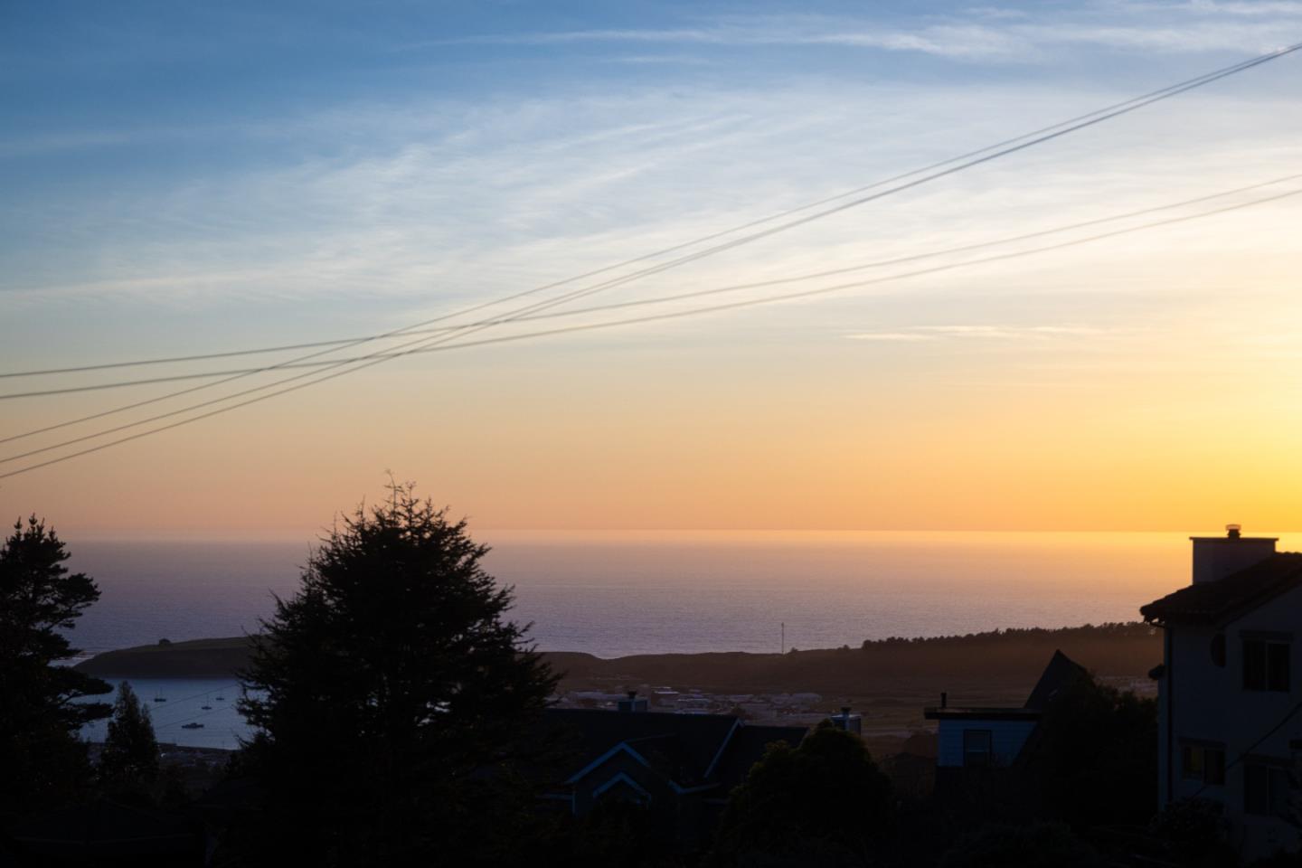 Detail Gallery Image 16 of 66 For 103 Dolphine Ave, El Granada,  CA 94018 - 5 Beds | 3/1 Baths